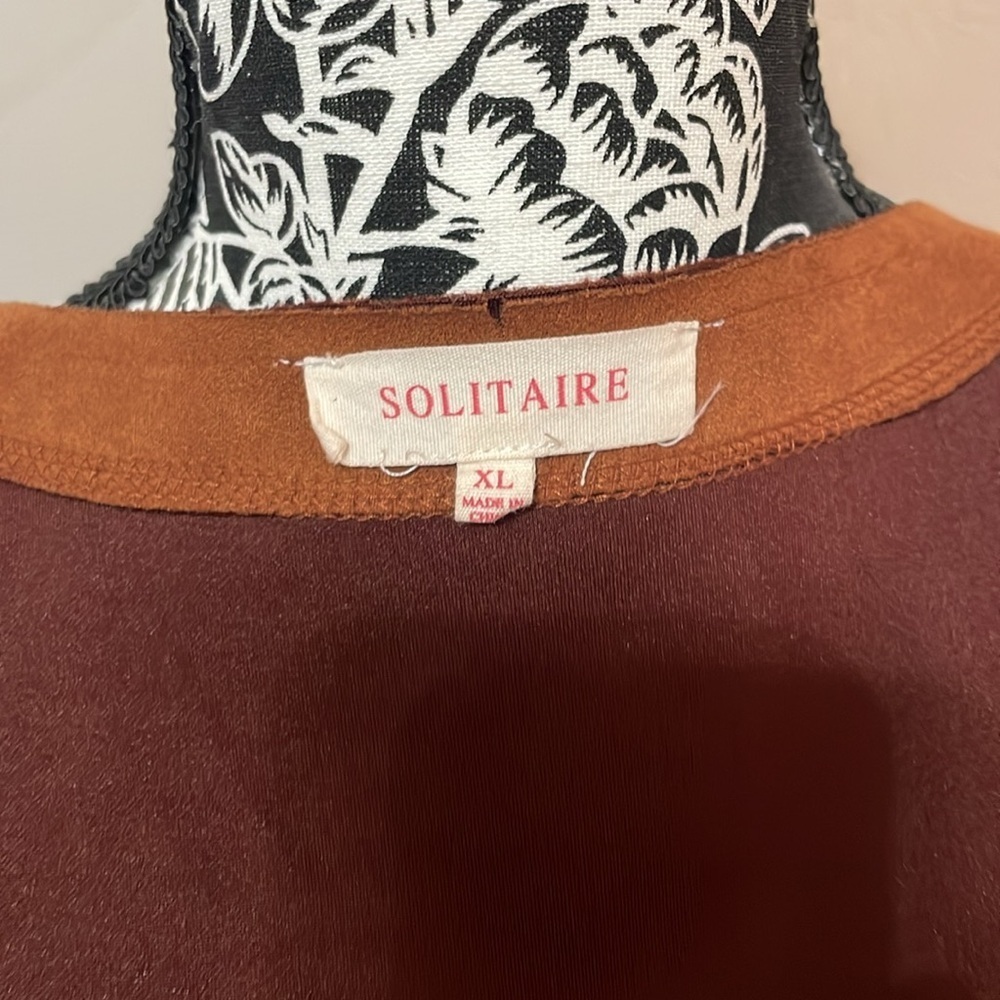 Solitaire Tan Trench type jacket Minimalist Design - Picture 7 of 9